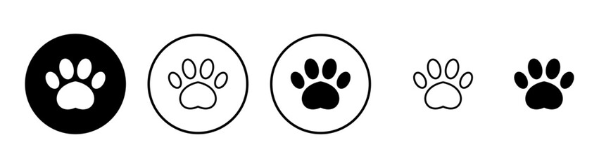 Fototapeta premium Paw icon vector. paw print sign and symbol. dog or cat paw