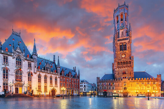 Belgium, Bruges, Grote Markt square with the Provinciaal Hof and Belfry.