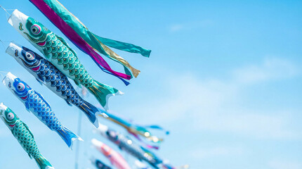 初夏の青空を悠々と泳ぐ鯉のぼりのクローズアップ