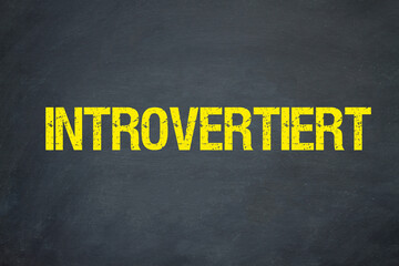 introvertiert	
