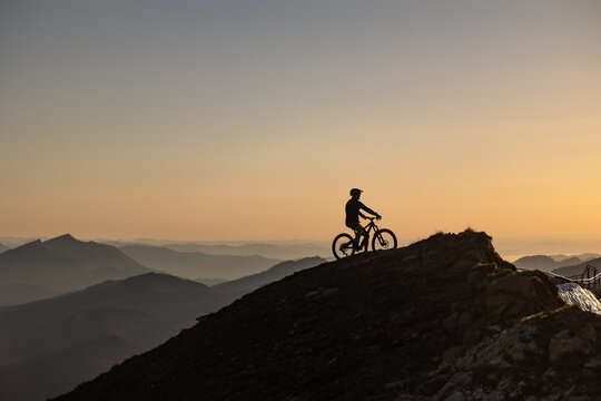 MTB-Fahrer in den Alpen