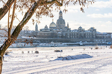 Dresden Sachsen Deutschland Frauenkirche Winter Elbe Altstadt Schnee Frost Panorama Saxonia Kathetrale