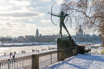Dresden Sachsen Deutschland Frauenkirche Winter Elbe Altstadt Schnee Frost Panorama Saxonia Kathetrale