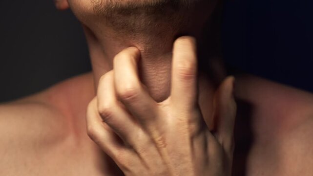 Neck inflammation after shaving.
Dermatitis of the skin on the neck.
Itchy neck in a guy.
Itching due to an insect bite on the neck and severe discomfort on the body.