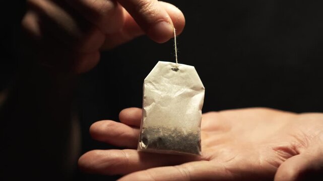 A tea bag with natural tea.
A package of loose tea.
A soothing tea for improved health and prevention of viruses and colds.