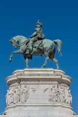 Obraz premium Italy - Rome - Vittoriano - Equestrian statue of Victor Emmanuel II bronze sculpture on pedestal neoclassical monument artwork