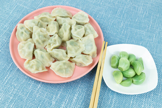 Dumplings and Laba garlic