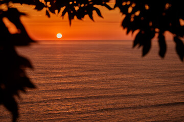 The Perfect Lima Sunset Nothing compares to the raw beauty of the Costa Verde at dusk. Watching the sun dip below the horizon from the edge of Miraflores