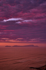 The Perfect Lima Sunset Nothing compares to the raw beauty of the Costa Verde at dusk. Watching the sun dip below the horizon from the edge of Miraflores