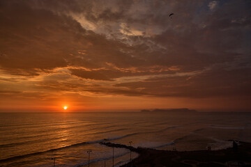 The Perfect Lima Sunset Nothing compares to the raw beauty of the Costa Verde at dusk. Watching the sun dip below the horizon from the edge of Miraflores