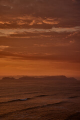 The Perfect Lima Sunset Nothing compares to the raw beauty of the Costa Verde at dusk. Watching the sun dip below the horizon from the edge of Miraflores