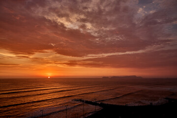 The Perfect Lima Sunset Nothing compares to the raw beauty of the Costa Verde at dusk. Watching the sun dip below the horizon from the edge of Miraflores