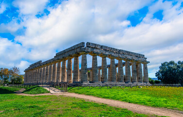 Fototapeta premium The ancient Greek temple of Hera in Paestum, Italy. Famous archaeological site of Paestum, Magna Graecia, ancient ruins.