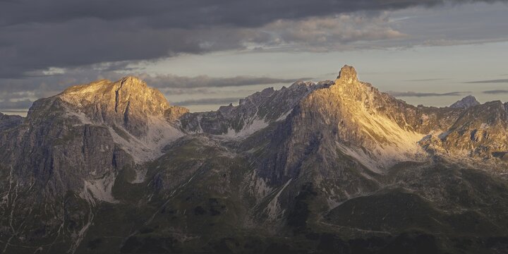 Sunrise on the Mindelheim via ferrata, a mountain range with the three sheep alpine heads up to the Fiderescharte, 2214 m, Allg&auml;u Alps, Bavaria, Germany
