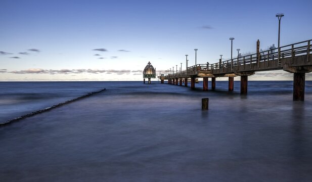 Groes and pier with diving gondola, long exposure, evening light, Zingst, Fischland-Dar&szlig;-Zingst, Western Pomerania Lagoon Area National Park, Mecklenburg-Western Pomerania, Germany