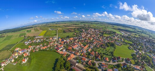 Blick ins Fränkische Seenland rund um Markt Berolzheim im Kreis Weißenburg-Gunzenhausen