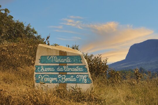 Signpost for the Serra da Canastra viewpoint, Minas Gerais state, Brazil