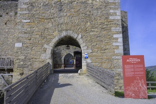 Entrance gate of Aggstein Ruin, Wachau, Sch&ouml;nb&uuml;hel-Aggsbach, Lower Austria, Austria