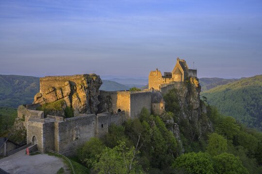 Sunrise Ruin Aggstein, Wachau, Sch&ouml;nb&uuml;hel-Aggsbach, Lower Austria, Austria