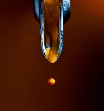 siebtr&auml;ger, Espressotropfen, espressomaschine, isoliert, Kaffe 