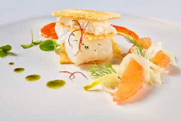  Pangasius Filet mit Meerrettich gestapelt mit ger&ouml;stetem Brot