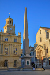 Arles, Place de la R&eacute;publique, Ob&eacute;lisque et H&ocirc;tel de ville 