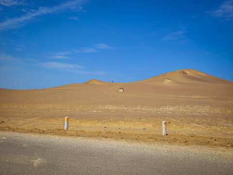 bicycle in the desert, Paracas National Reserve