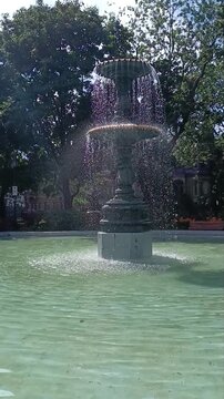 Fontaine en fonte de la place Saint-Louis &agrave; Montr&eacute;al