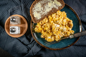 Scrambled eggs with onion.