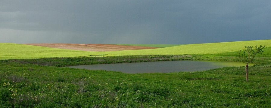 
A lake view in Sati village, Sur district of Diyarbakır. The beauty of spring dominates the photograph.