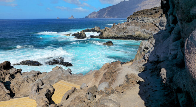Natural pools Charco de Los Sargos and Atlantic Ocean, Island El Hierro, Canary Islands, Spain, Europe.