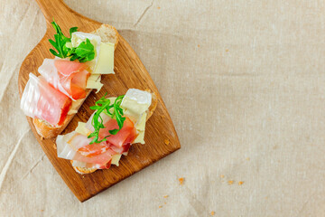 Sliced bread topped with cheese and vegetables