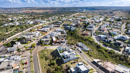 Fototapeta premium Newly built upper-middle-class homes in the Solar da Serra condominium, in the mountainous region of the Botanical Garden of Brasília. Brazil. 2024