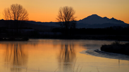 Sunrise with Mount Baker contour on horizon