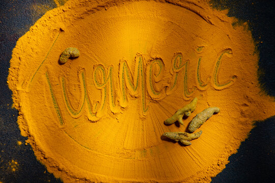 Turmeric powder and turmeric root 