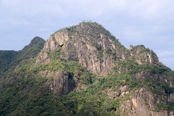 宮崎県の比叡山から望む矢筈岳