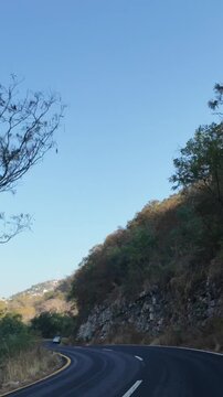 Paisaje en curva en Carretera, Morelos, M&eacute;xico