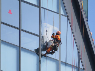 Window cleaners suspended by ropes on high-rise building in Yangon, Myanmar © Stephen Rohan