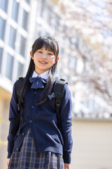 桜と笑顔の学生