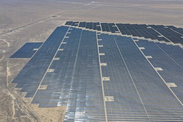 Huge photovoltaic park in arid coastal desert to maximize electricity generation