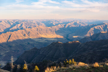High Contrast Lighting Among Deep Canyons
