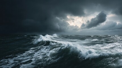 Obraz premium Stormy sea with powerful waves under a dark sky