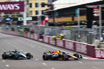 Naklejka premium BAKU, AZERBAIJAN - SEPTEMBER 21, 2025: Max Verstappen in the Oracle Red Bull Racing RB21 leads George Russell in the Mercedes-AMG PETRONAS W16 during the Formula 1 Azerbaijan Grand Prix