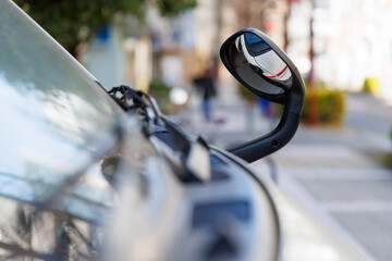 車の死角を確認するための補助ミラー（サイドアンダーミラー）