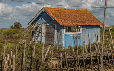 Cabane de p&ecirc;cheur d&eacute;labr&eacute;e &agrave; Saint-Pierre-d'Ol&eacute;ron, Charente-Maritime, France