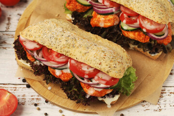 	
Baguette sandwiches with chicken and fresh vegetables	