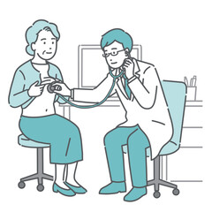 聴診器で胸の音を聞く男性医師（白衣・高齢女性患者）