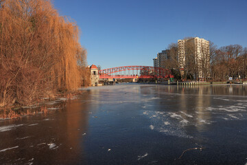 Winter in Berlin; Blick &uuml;ber den Tegeler See zur "Sechserbr&uuml;cke"