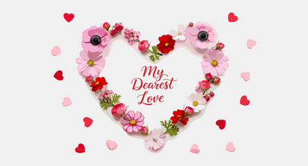 Obraz premium Heart shape floral arrangement with romantic text 