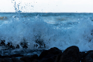 파도가 터지는 순간